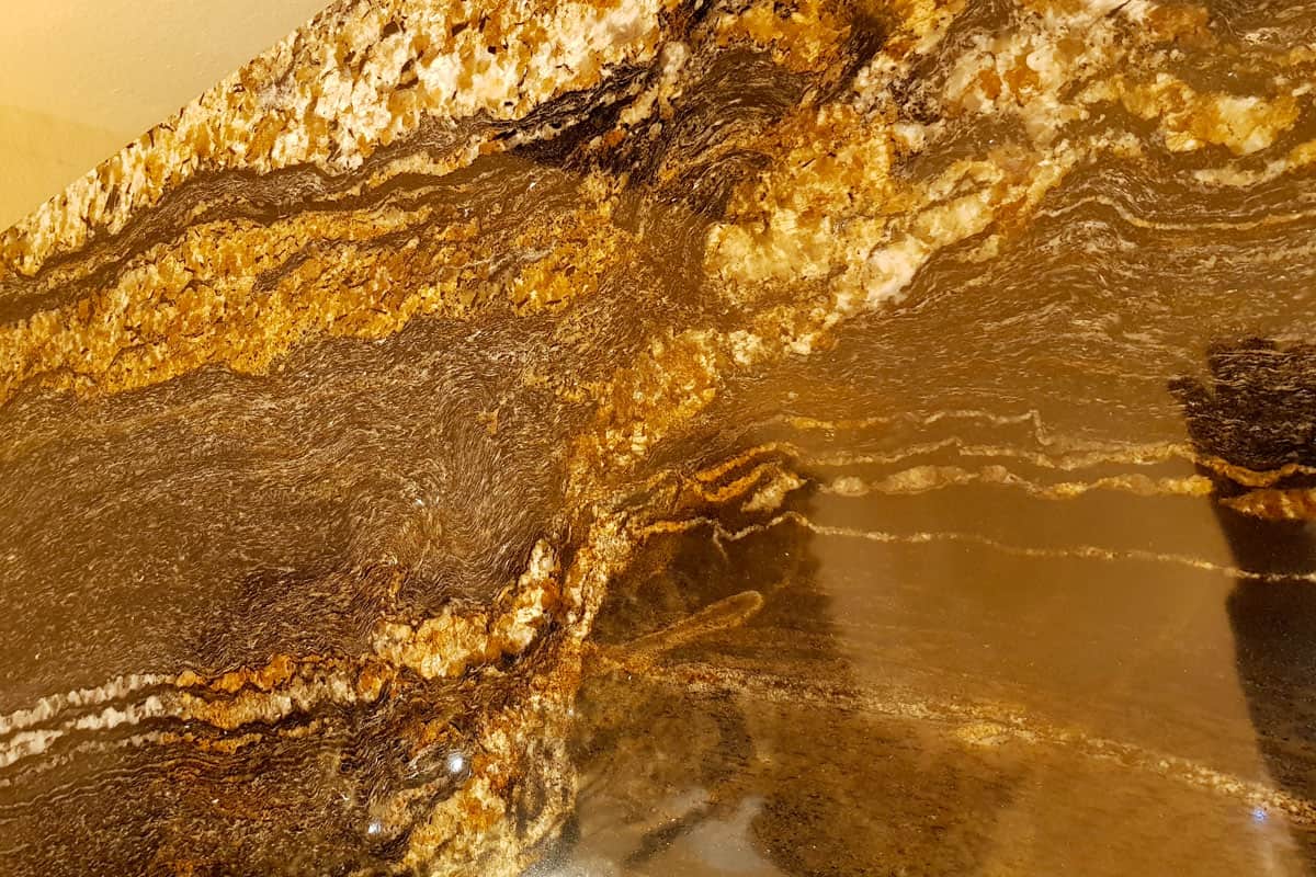 ADE-Natur-und-Kunststeine-Wohnen-Tisch-Magma-Gold-Impression3