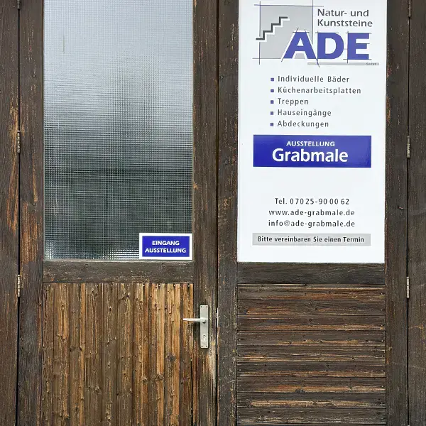 Grabmalausstellung der ADE Natur- und Kunststeine GmbH in Kohlberg