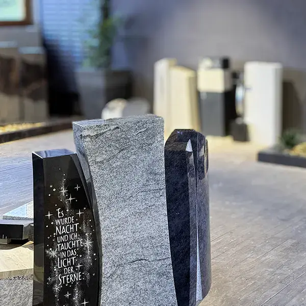 Grabmalausstellung der ADE Natur- und Kunststeine GmbH in Kohlberg