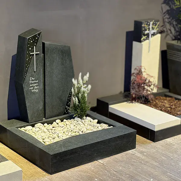 Grabmalausstellung der ADE Natur- und Kunststeine GmbH in Kohlberg