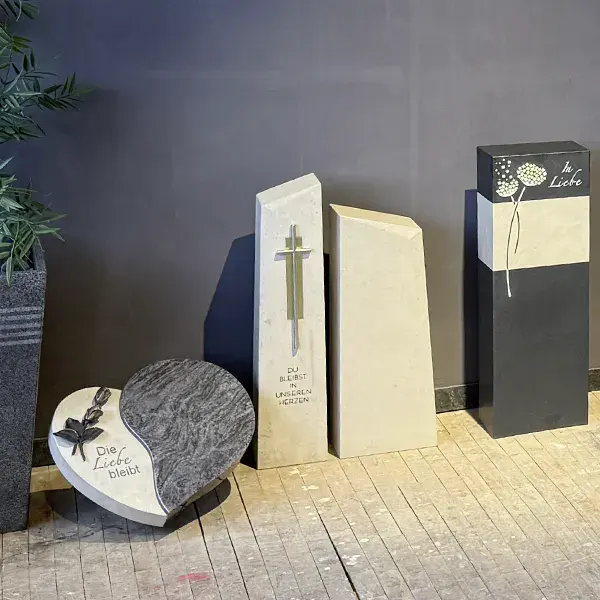 Grabmalausstellung der ADE Natur- und Kunststeine GmbH in Kohlberg