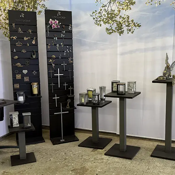 Grabmalausstellung der ADE Natur- und Kunststeine GmbH in Kohlberg