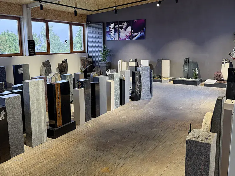 Eröffnung der neuen Grabmalausstellung